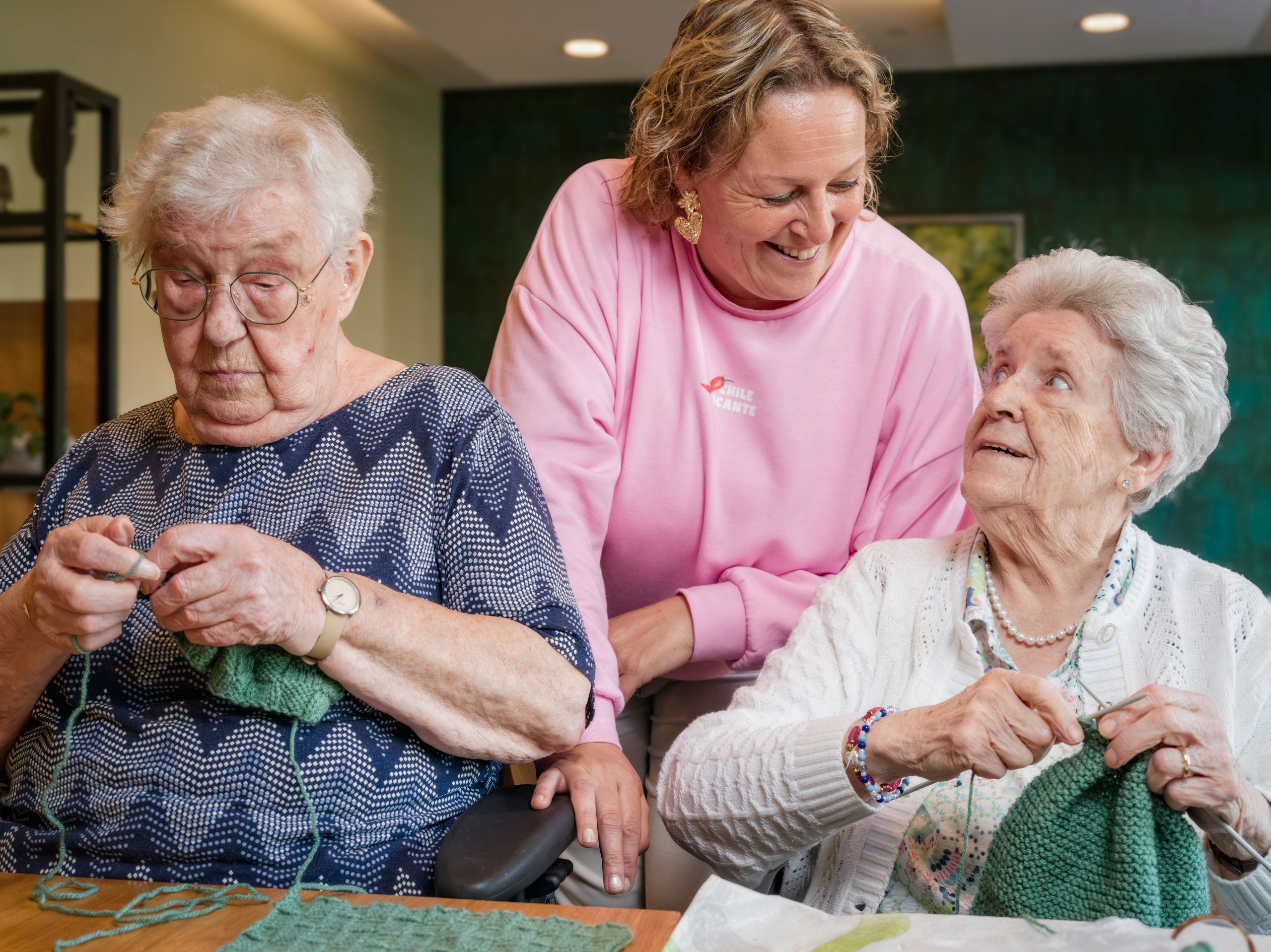 Gesprek in dagbestedingsruimte